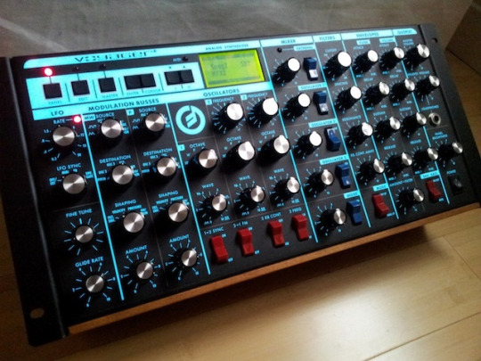 Minimoog voyager synthesizer